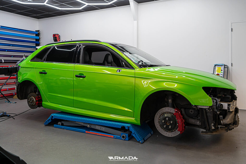 Total covering Hexis Wasabi Green sur une Audi RS3 par Armada Racing